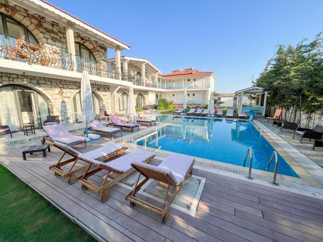 Gonulhan Hotel Alacatı Bagian luar foto