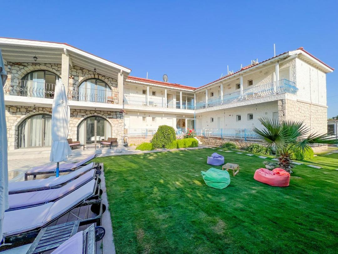 Gonulhan Hotel Alacatı Bagian luar foto