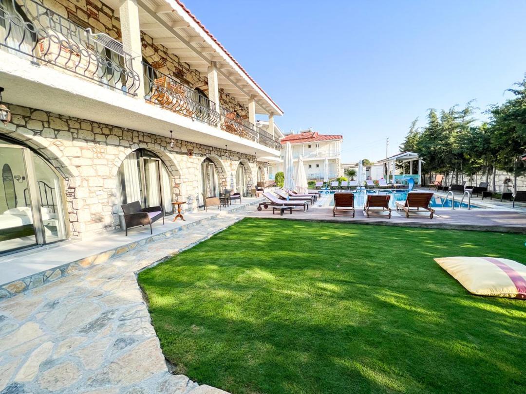 Gonulhan Hotel Alacatı Bagian luar foto